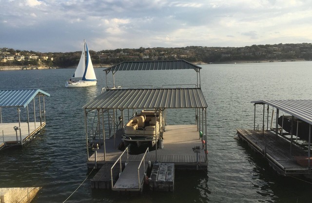 Lake Travis Waterfront - Outstanding Views, Boat Dock/Deep Water, Walk to Pool