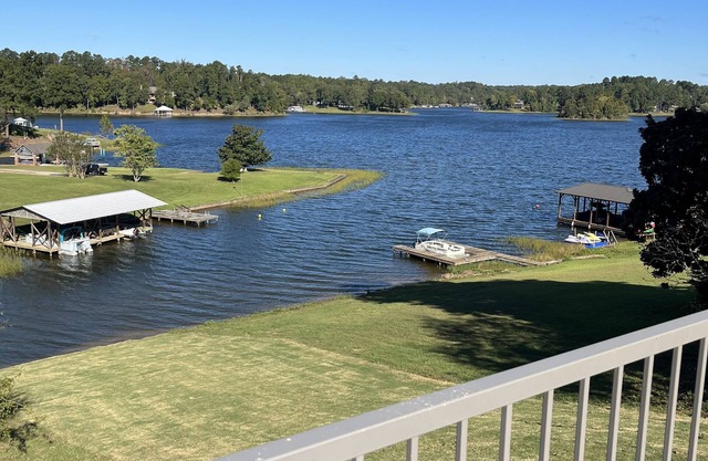 Lake Tuscaloosa Waterfront home with Amazing Views 4 bed 4 bath + Gameroom