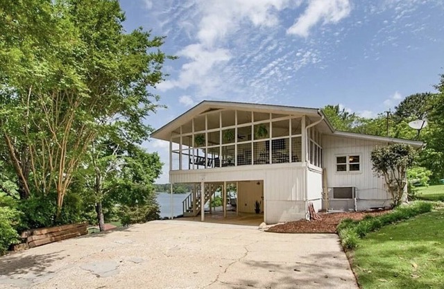 Lake Tuscaloosa waterfront home