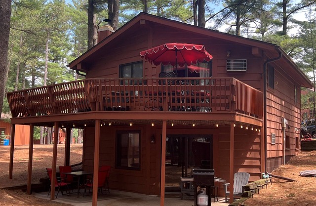 Lake-view 2-bedroom Cabin Home on Lake Delton Wisconsin Dells