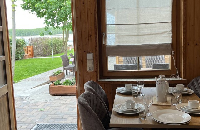 Lake view apartment direct water access Restaurant am Wildpark