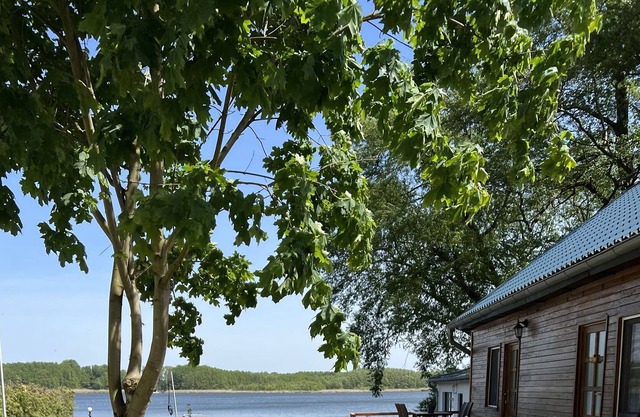 Lake view apartment direct water access Restaurant am Wildpark