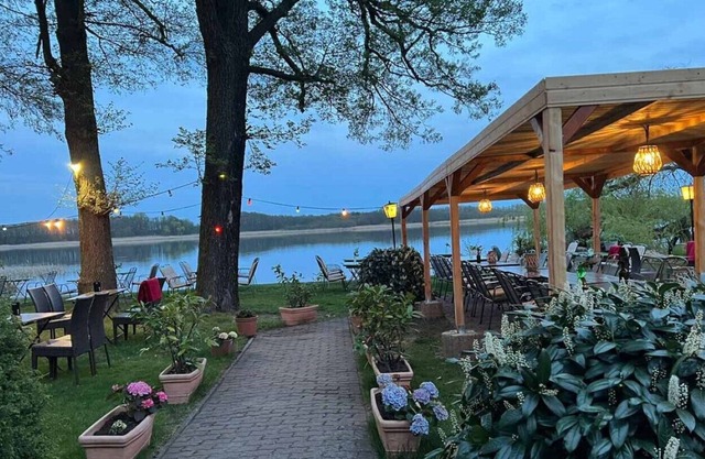 Lake view apartment direct water access - Restaurant am Wildpark