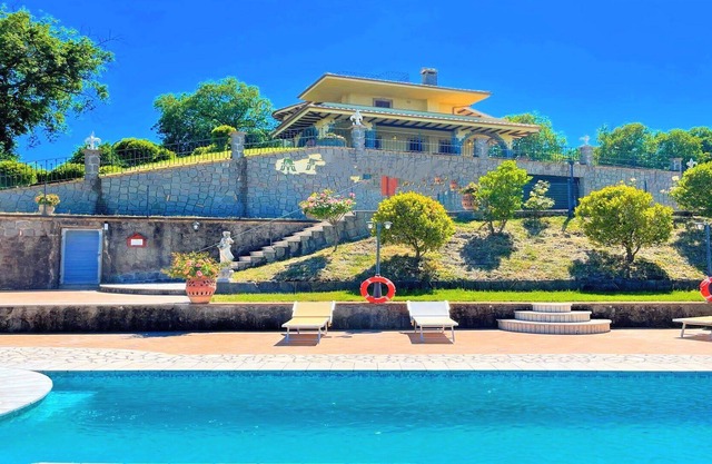 LAKE VIEW BOLSENA-LUXURY EXCLUSIVE VILLA/POOL+JACUZZI/SLEEPS 20