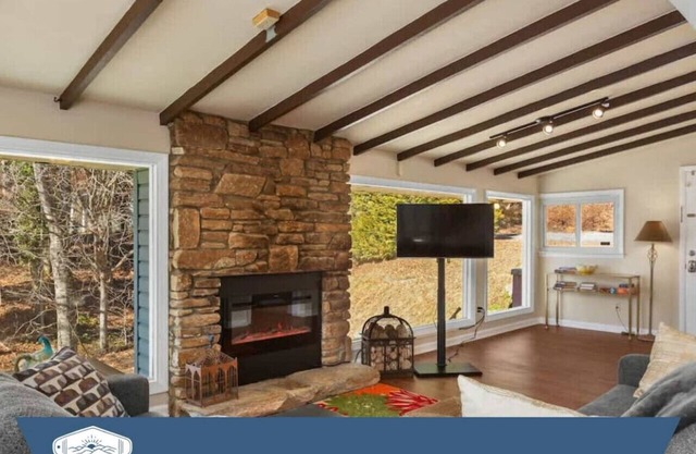Lake View Bungalow|10m to Hendersonville