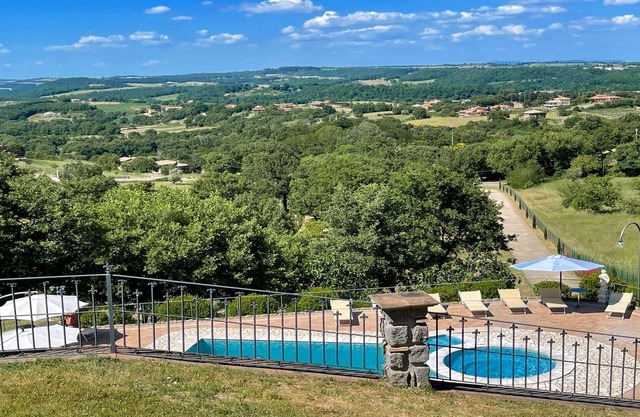 LAKE VIEW-EXCLUSIVE LUXURY VILLA/POOL+JACUZZI/SLEEPS 20