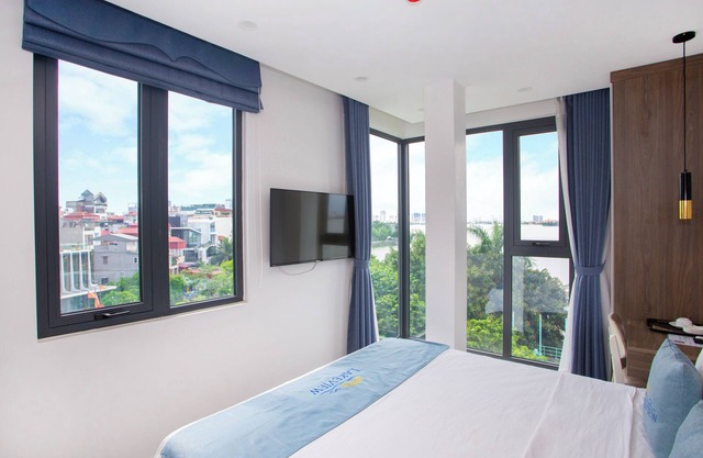 Lake View Hotel