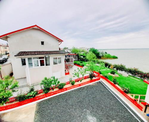 Lake View House
