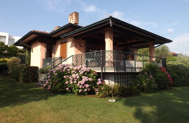 LAKE VIEW SINGLE VILLA: 300 MT FROM THE LAKE