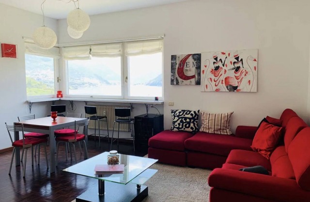 Lake view just minutes from the historic center of Como (Bixio 1)