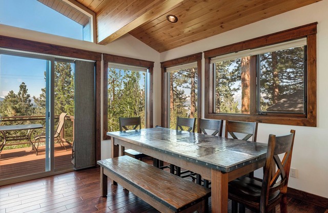 Lake View Stylish Timber House - South Lake Tahoe. Nevadan