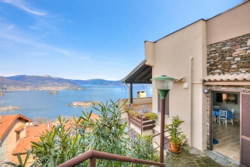 Lake View Terrace Over The Borromean Isla - Happy Rentals