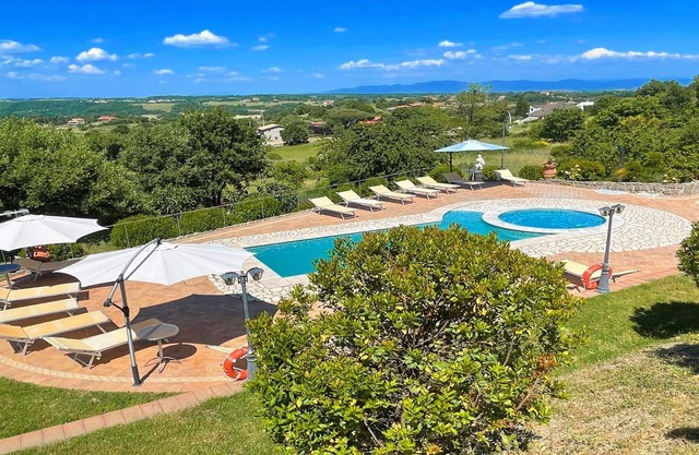 LAKE VIEWS BOLSENA/EXCLUSIVE VILLA, POOL+ JACUZZI/SLEEPS 24