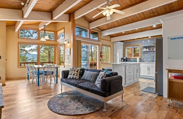 Lake Views Dog Friendly Cabin w/Hot Tub!