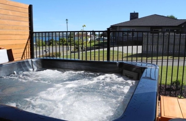 Lake Views From 3 Mile Bay, SPA, lake close, self contained apartment, EV Charge
