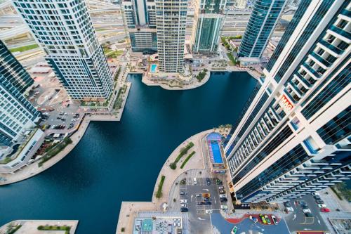 Lake Views on 29Fl - JLT 1BR Near Metro & FREE Baby Gear