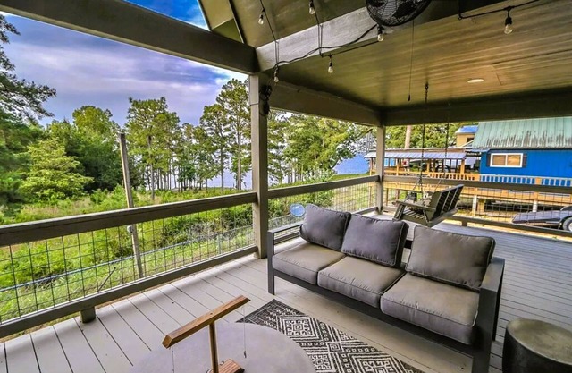 Lake Views, Short Walk to Water, Joy Rock Garden, Sleeps 7
