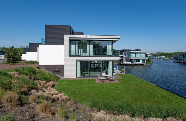 Lake villa on the Veerse Meer with dock - Harbour Villas Zeeland - 8 persons+