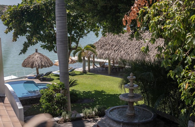 Lake Villa Resort