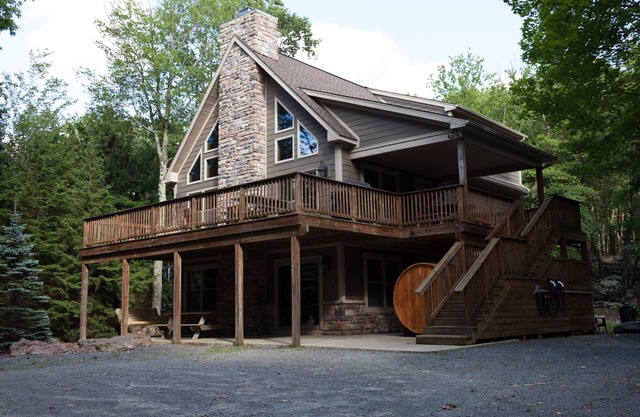 Lake Walk Lodge : Sonos, Sauna, Shuffle Board, Hot Tub, Game Rm, EV charge, 6+ B