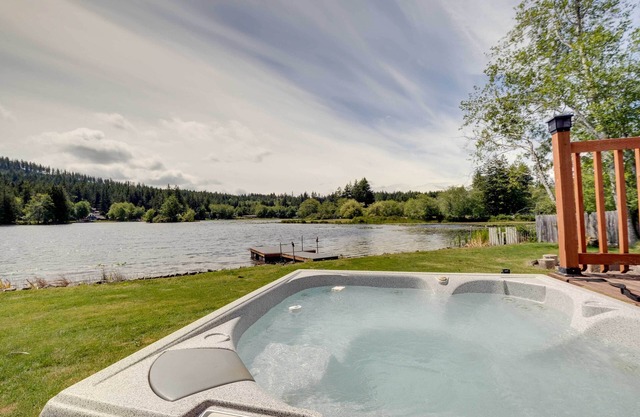 Lake William Symington Getaway w/Hot Tub & Dock!