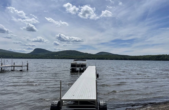 Lake Willoughby Views and access. Boat Dock and Beach Wood fired hot tub