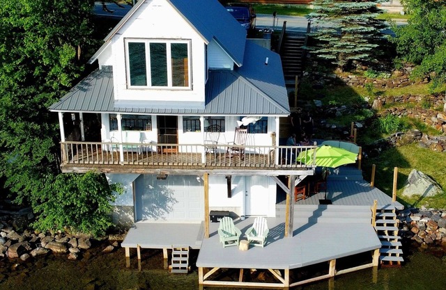 Lake Willoughby Waterfront Cottage