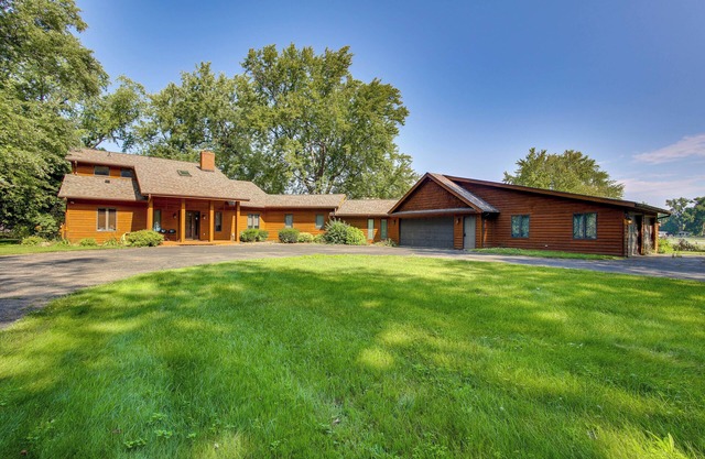 Lake Winnebago Family Retreat: Dock & Deck!