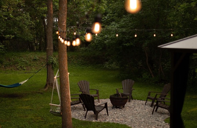 Lake Winnipeg All Season Cozy Cottage with Outdoor Cedar Sauna
