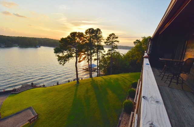 Lakefront 2B Condo with Stunning View! Pool! Boat Slip! WIFI! Family oriented