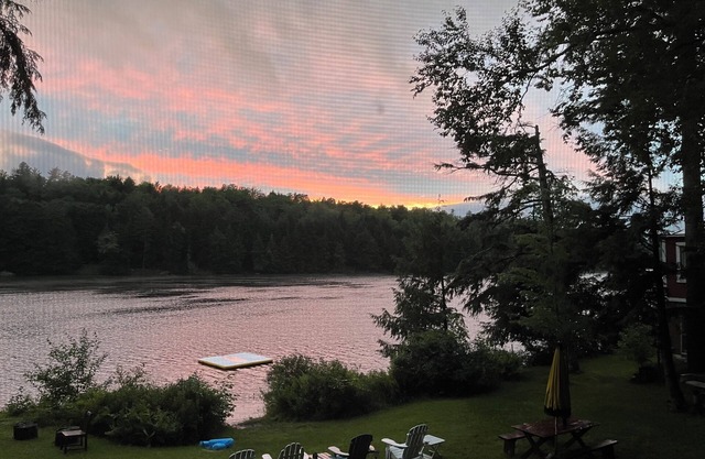 Lakefront 3-bedroom Rustic Cabin in Ryegate, VT. Pet-Friendly!
