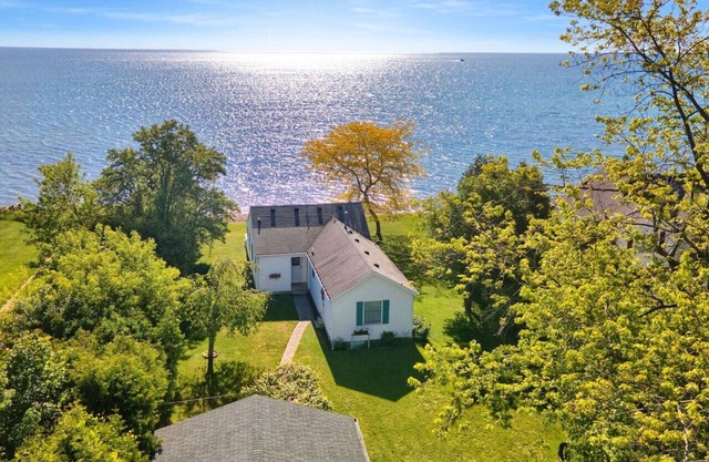 Lakefront 3BD, Home Walk to Downtown Port Sanilac