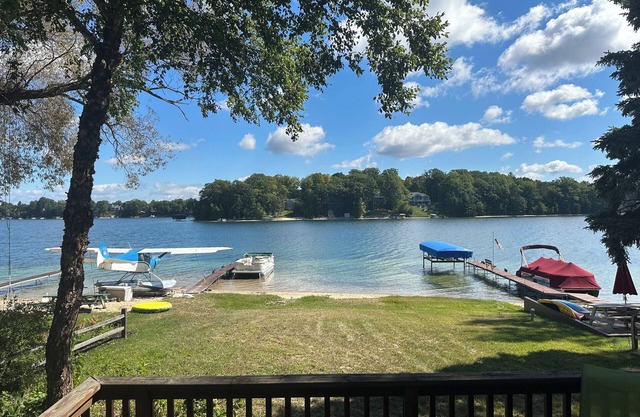 Lakefront 4bdrm House Dock & Deck WiFi AC near Traverse City & Interlochen Art+
