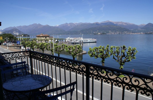 Lakefront apartment in downtown Stresa with magnificent views