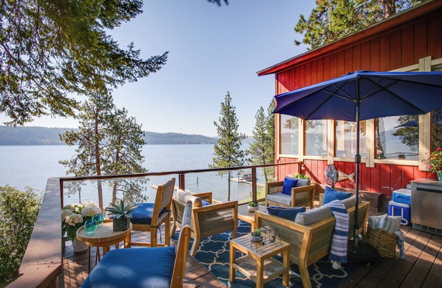 Lakefront Bliss: Coeur d'Alene Cabin w/Dock!