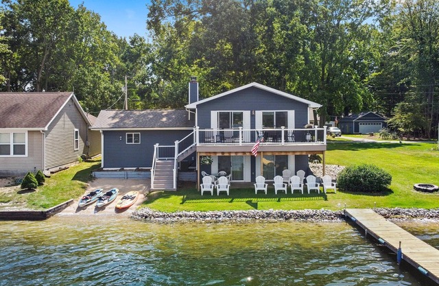 Lakefront Blue Cottage Canadian Lakes