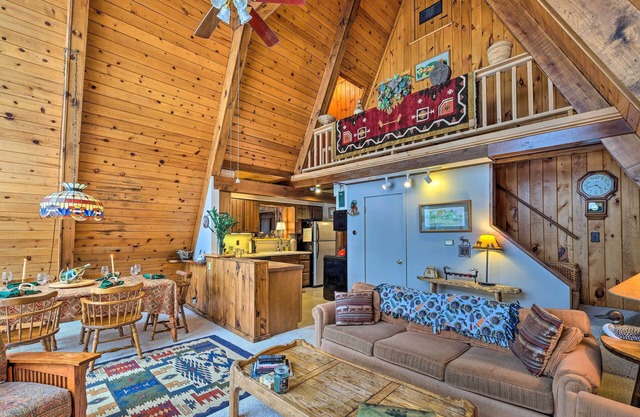 Lakefront Bolton ‘Alderbrook Chalet’ w/ Fire Pit!
