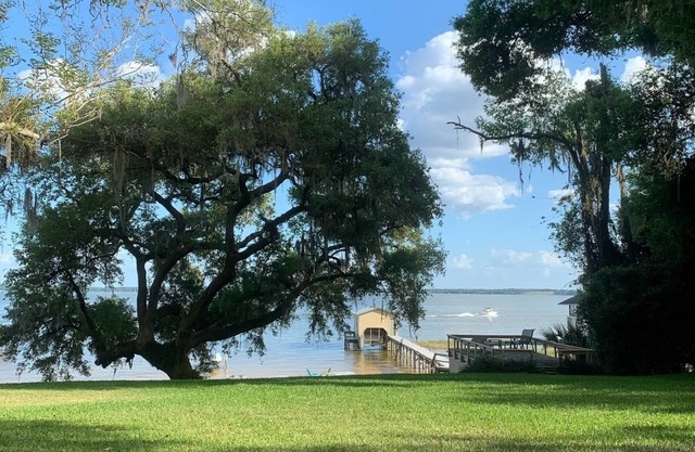 Lakefront Breezes!