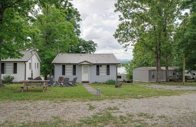 Lakefront Cabin in Dandridge w/Fire Pit & Grill!