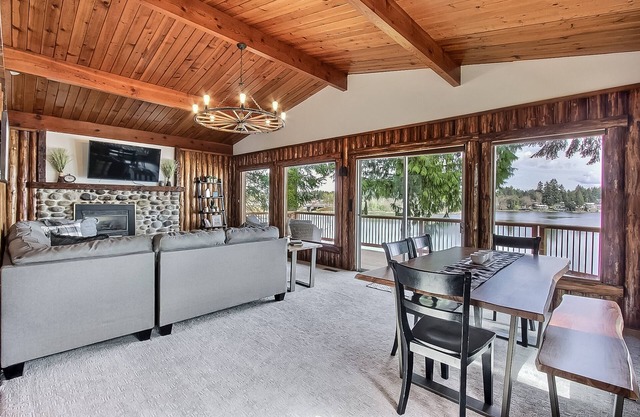 Lakefront Cabin w/Hot Tub, Game Room, Kayaks & Mt. Rainier VIEW
