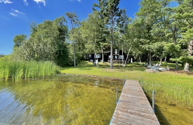 Lakefront Cabin with tons of trails!