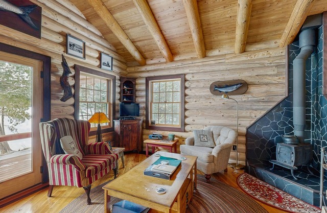 Lakefront cabin with woodstove, beautiful mountain views & private swimming dock