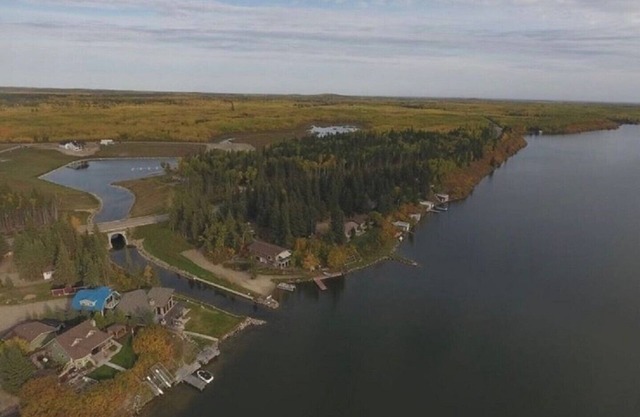 Lakefront Cabins for Rent, with private marina - Cabin 6