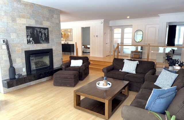 LAKEFRONT CHALET/FAMILY HOME- beautiful water views, hot tub, outdoor activities