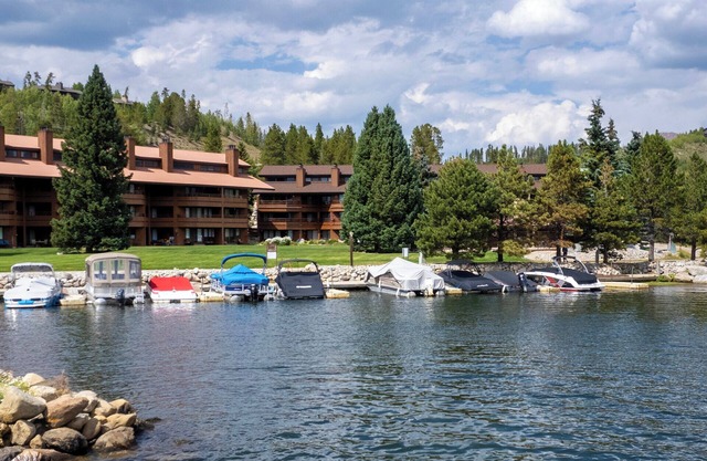 Lakefront Condo, Ground Floor, Two Patios - Ideal for Couples or Families