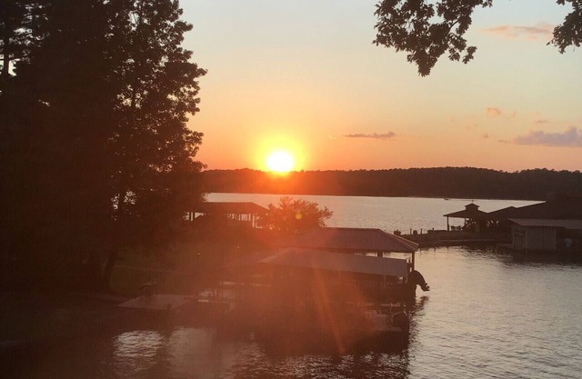 Lakefront Condo w/Pool, Boat Slip, & Balcony