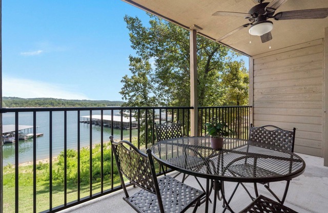 Lakefront Condo with direct water view! Ticket DEALS and Resort Perks included. Sleeps 6