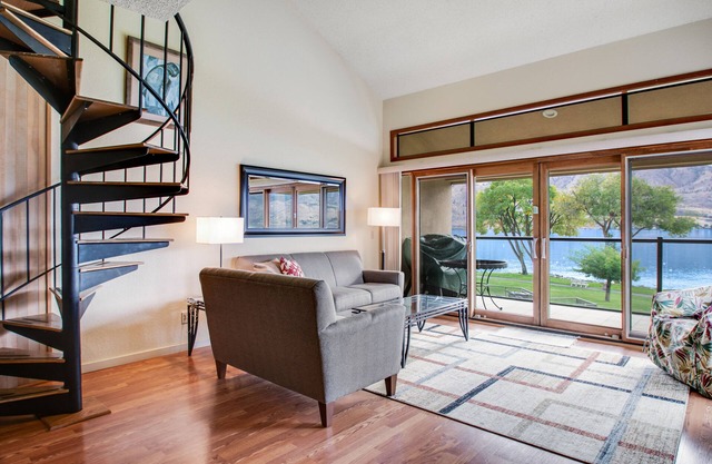 Lakefront Condo with Shared Dock, Pool, Hot Tub & Tennis