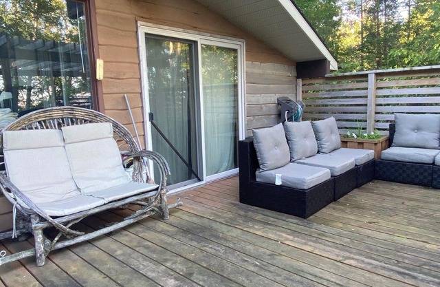 Lakefront cottage - two decks overlooking Lake Winnipeg
