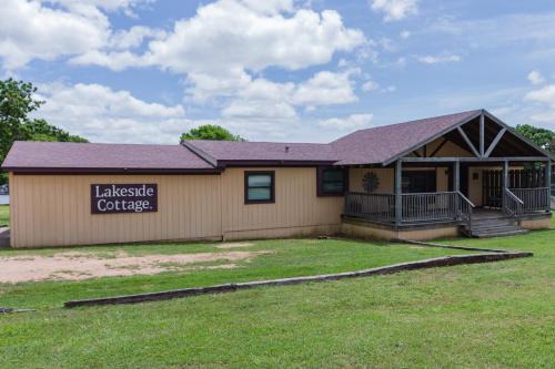 Lakefront Cottage - 25